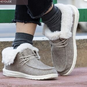 Hey Dude Women's Tan Wendy Fur-Lined Shoes. Sz 10